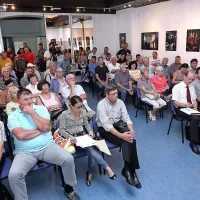 Vpletene institucije imajo tako zelo različne poglede, da je na 
izolskem podeželju nemogoče ne le postaviti nov kmetijski 
objekt, ampak tudi legalizirati stare.