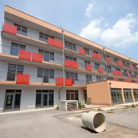 Slaba banka prodaja nesojeni socialni center v Vrtojbi za 4,9 
milijona evrov. 
