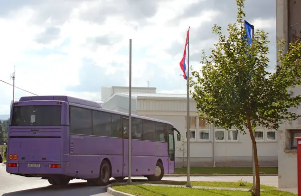 V Sloveniji ni nihče od prijetih tujcev zaprosil za mednarodno 
zaščito, zato so bili do danes nastanjeni v centru za tujce v 
Postojni.