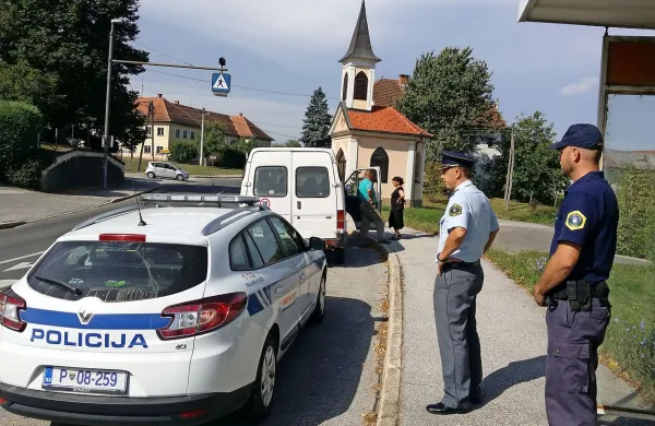  Pomurski policisti od polnoči izvajajo začasni nadzor na meji 
z Madžarsko.