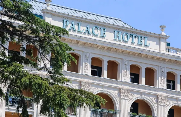 Z nedavno prodajo Istrabenz hotelov Portorož in s tem hotela 
Kempinski se je zadolženost Skupine Istrabenz Turizem 
zmanjšala za 28 milijonov evrov.