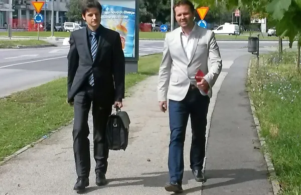 Gregor Veselko (desno) in njegov odvetnik Sergej Šustar.