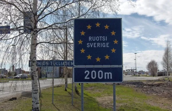 

Finska se sooča z dramatičnim porastom števila beguncev, ki 
prihajajo v regijo. Večinoma gre za Iračane, ki so pripotovali 
do majhnega švedskega mesta Haparanda, od tam pa so 
lahko preprosto odšli v sosednje finsko mesto Tornio.
