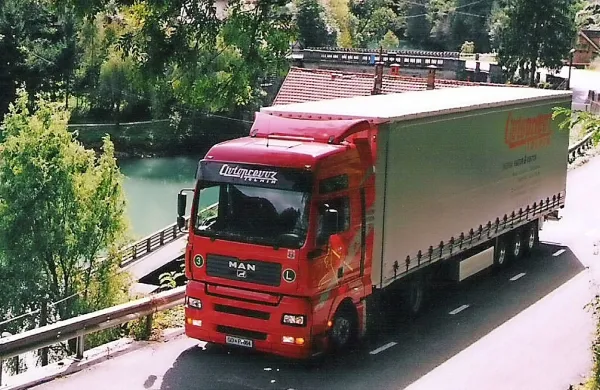 Zaradi navala beguncev je poostren nadzor tudi na avstrijsko-slovenski meji, kar za slovenske prevoznike in logiste  
ni dobra novica.
