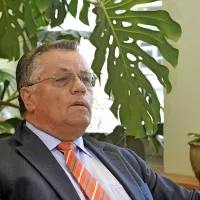Jože Stegne pravi, da zgodbe o vsem, kar se je dogajalo v 
bankah, pričajo o napačnih poteh bančnega poslovanja.