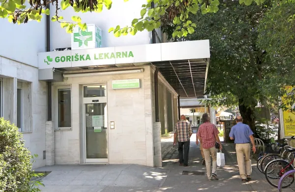 Če si v Ljubljani ne bodo premislili, se bo tudi dežurna lekarna 
selila iz Nove Gorice.  