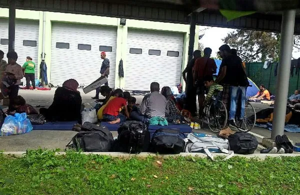  Visoki komisariat Združenih narodov za begunce (UNHCR) je 
sporočil, da je na balkanski poti v smeri proti srednji Evropi 
približno  300.000 beguncev.