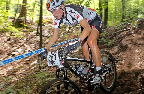Mednarodna kolesarska zveza Uci je v petek na spletni strani 
objavila osvežen seznam začasno suspendiranih kolesarjev, 
na njem pa se je znašla gorska kolesarka Blaža Klemenčič.