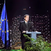 Predsednik vlade Miro Cerar je v izjavi za medije ob obisku 
zbirnega centra za begunce v Brežicah dejal, da Hrvaška ni 
opravila svoje naloge glede beguncev.