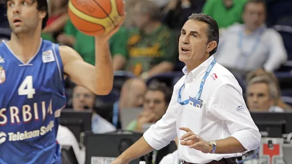 Miloš Teodosić (levo) ne bo videl finala, zato pa ga bo selektor Španije Sergio 
Scariolo.