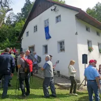 Volarjeva domačija je rojstna hiša Franceta Bevka.
