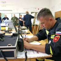 Gorazd Gerželj (v ospredju) je v hrvaškem štabu skrbel za  
povezavo s slovenskimi kolegi.