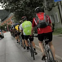 Izola nima kolesarskih poti in jih tudi ne načrtuje. Kolesarji morajo zato uporabljati 
cestišče.