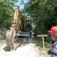 Ne glede na vrsto dela so za dobro počutje zaposlenih in za 
kakovostno opravljene naloge pomembni tvorni, zreli in 
sproščeni medosebni odnosi, sodelovanje in zdrave razmere 
za delo.   