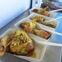 Blaž, Mido, Robi, Grega in Žan so se preizkusili v kuhanju 
piščanca s curryjem.