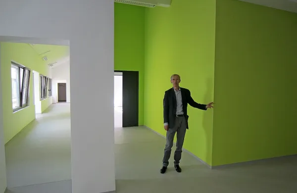 Direktor in idejni oče sežanskega  Inkubatorja Stojan Gorup je 
zadovoljen, da so uspeli pisarne v  prvem nadstropju stare 
Iskre obnoviti  v skladu s pričakovanim povpraševanjem 
podjetnikov.  