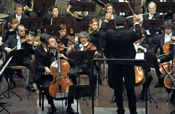 Drevi ob 20.30 bo v Kulturnem centru Lojze Bratuž v Gorici v 
okviru 36. mednarodnega festivala za sodobno glasbo Kogojevi dnevi nastopil Komorni godalni orkester Slovenske 
filharmonije.