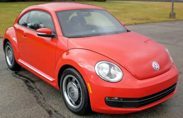 Volkswagen je izdelal računalniški program, ki omeji izpuhe 
škodljivih snovi iz vozil v času uradnega testiranja, med 
normalno vožnjo pa se omejitev izklopi. Podjetje je to na 
ameriškem trgu počelo sedem let.