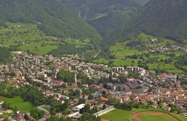  Tolmin pa je po Mariboru (2000) in Idriji (2011) tretje slovensko 
Alpsko mesto leta. 