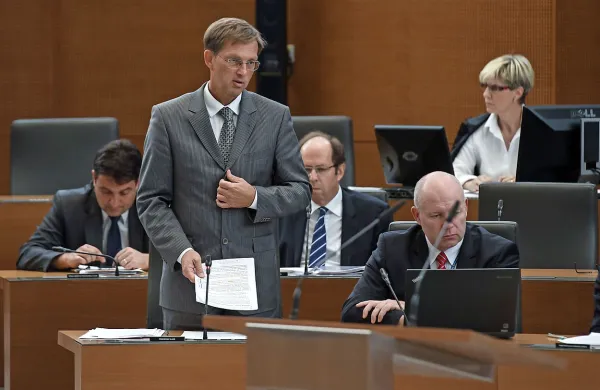 Premier Miro Cerar je v ponedeljek dejal, da je vlada dosegla 
sporazum, ki ga ne bo več spreminjala.