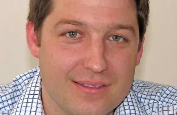 Simon Žorž: “Zaradi 
spomeniške zaščite se 
vse konča že pri 
projektih in soglasjih, 
ki jih ne dobimo.  Da 
ne govorimo o 
stroških, ki jih 
prinašajo vse zahteve. 
Kako naj potem  
govorimo o obnovi in 
razvoju vasi, o 
turizmu?”
