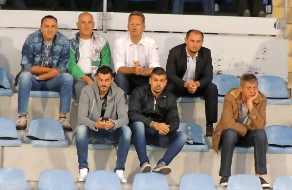 Znani obrazi (fotografije je z nedeljske tekme v Domžalah) in 
njihov izziv: reševanje koprskega nogometa.