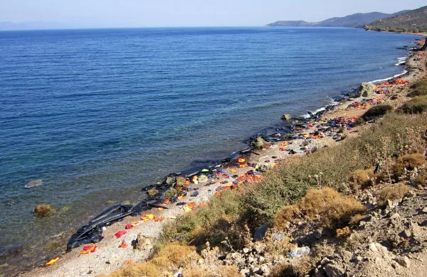 Turisti prvi podajo roko beguncem