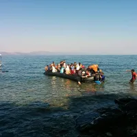 Turisti prvi podajo roko beguncem