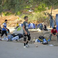 Turisti prvi podajo roko beguncem