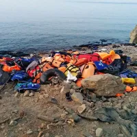 Turisti prvi podajo roko beguncem