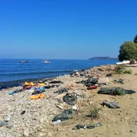 Turisti prvi podajo roko beguncem