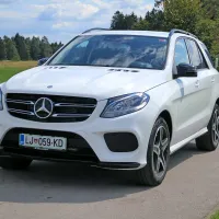 Robustni terenec GLE vas bo v osnovni izvedbi stal skoraj 60 
tisočakov.