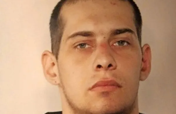 Moški, ki so ga 14. septembra našli mrtvega v nekem 
odtočnem kanalu v kraju Campalto blizu Mester, je 31. 
avgusta oropal banko Unipol na Trgu Oberdan.
