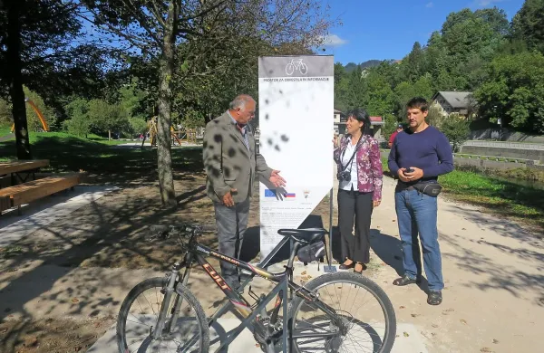 Počivališče za kolesarje, eno od štirih v regiji, v Idriji zdaj 
imajo, prve steze pa naj bi  dobili prihodnje leto.