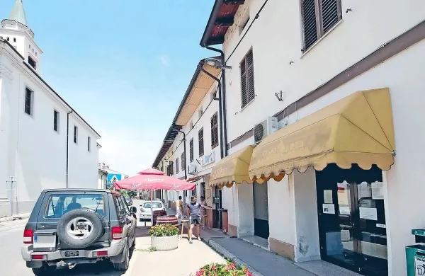 Mirujoči promet  redarje zaposluje povsod, tudi v Renčah in 
okolici.