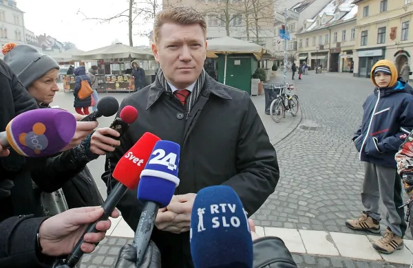 Romanje v svete kraje ljudi ne ločuje po barvi kože, družbenem ali premoženjskem statusu in poreklu, je ob današnjem 
začetku praznovanja kurban bajrama poudaril tajnik Islamske 
skupnosti v Sloveniji Nevzet Porić.