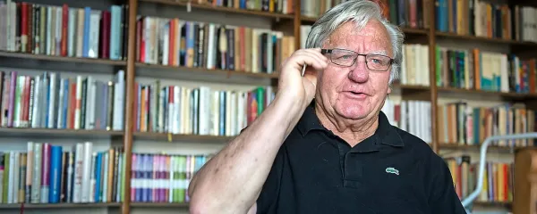 Tone Partljič: “Ko so Primorci videli bučno olje, so se zgrozili in rekli, da tega 'šmira' že ne 
bodo 'pili', žgancev niso povohali, ker niso bili polenta, po nekaj letih so si celo sardele vozili v 
Maribor, pod gradom so jih lahko jedli, celo domačini so jih jedli namesto pasje radosti.”
