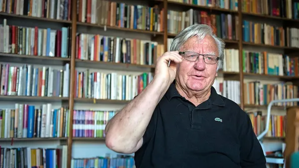 Tone Partljič: “Ko so Primorci videli bučno olje, so se zgrozili in rekli, da tega 'šmira' že ne 
bodo 'pili', žgancev niso povohali, ker niso bili polenta, po nekaj letih so si celo sardele vozili v 
Maribor, pod gradom so jih lahko jedli, celo domačini so jih jedli namesto pasje radosti.”