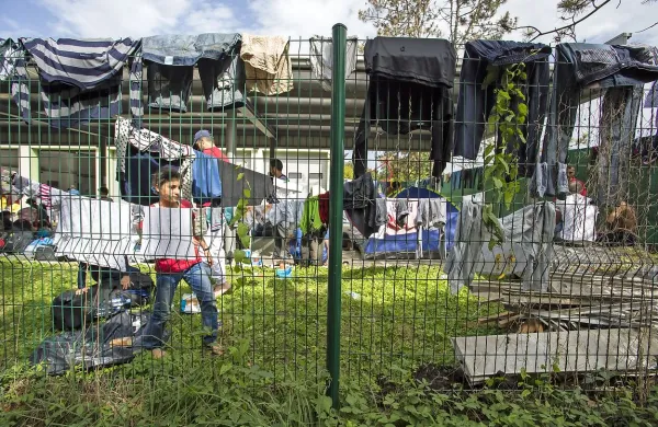 Od 17. septembra, ko je Slovenijo dosegel begunski val, je za 
mednarodno zaščito pri nas zaprosilo 30 oseb, med njimi 
največ Iračanov, so pojasnili na notranjem ministrstvu. 