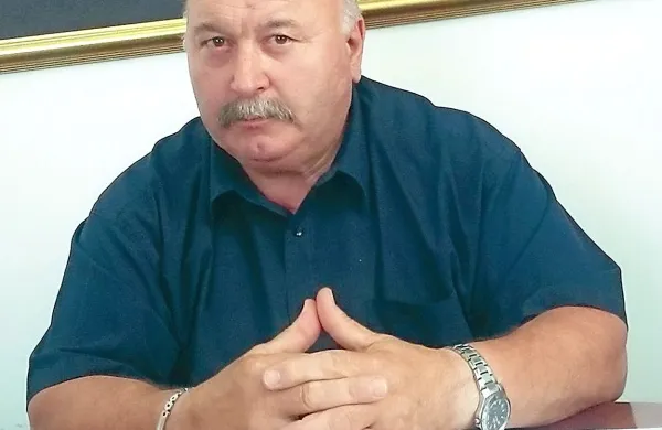 Svečano skupščino sklicuje predsednik Slavko Vižintin, ki pa 
je po mnenju vodstva Obrtne zbornice Slovenije nezakonit 
predsednik koprske zbornice. 