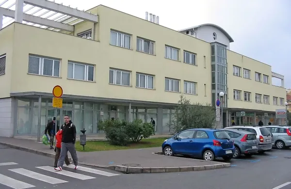 Po zadnji razsodbi se lahko izolski ZD obriše pod nosom za vsoto poplačila denarja 
odpuščenemu Robertu Mulcu, ki ga je z mesta pomočnika direktorja odslovila nekdanja 
direktorica Gordana Živčec Kalan. ZD je ta denar skušal sodno  izterjati prav od nje.  