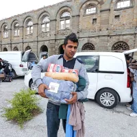 Medtem ko čakajo, da jim oblasti odobrijo prošnjo za azil v 
Italiji, se je njihova prihodnost ustavila v silosu ob tržaški 
železniški postaji. Zgradili so ga v času Avstro-Ogrske.  
Nekoč so ljudje vanj spravljali koruzo,  danes je dom beguncev iz Pakistana in Afganistana.