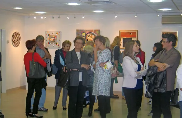 V galeriji Doma na Vidmu je na ogled 21 del primorskih 
likovnih ustvarjalcev.