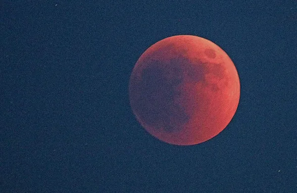 

Aktualna krvava Luna bo tudi zadnja v seriji štirih popolnih 
Luninih mrkov od 15. aprila 2014, s čimer se bo zaključila 
tetrada.