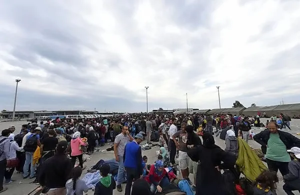 Vodja nemške obveščevalne službe BfV Hans-Georg Maassen je danes opozoril na radikalizacijo desničarskih skupin v 
luči rekordnega navala migrantov, obenem pa na mobilizacijo 
levičarskih skrajnežev, ki jim nasprotujejo.