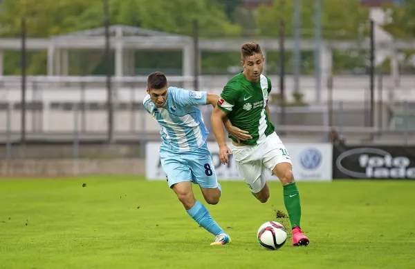 Matija Širok (levo) je podpisal profesionalno pogodbo z 
Gorico. 