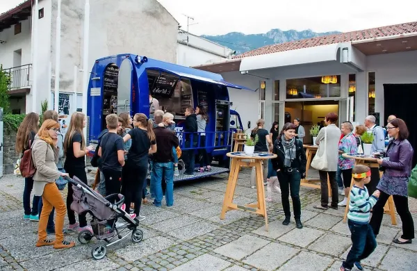 Mladostna zagnanost in svetloba sta premagali temo