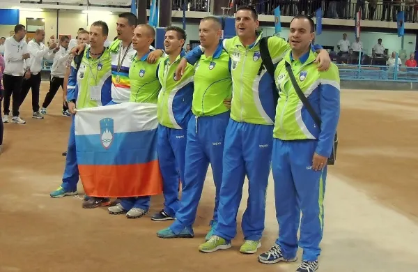 Slovenska reprezentanca je na svetovnem prvenstvu osvojila 
po dve zlati in bronasti kolajni.