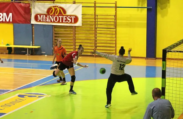 Ajdovska reprezentantka Teja Ferfolja je do začetka drugega 
polčasa strašila Krim, po tem pa so jo favoritinje ustavile.