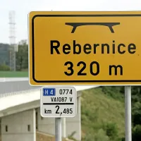 Dodatni pilotni steni za za&scaron;čito Rebrnic